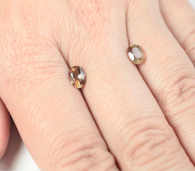 Пара андалузитов 1,37 карата