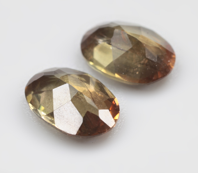 Пара андалузитов 1,22 карата