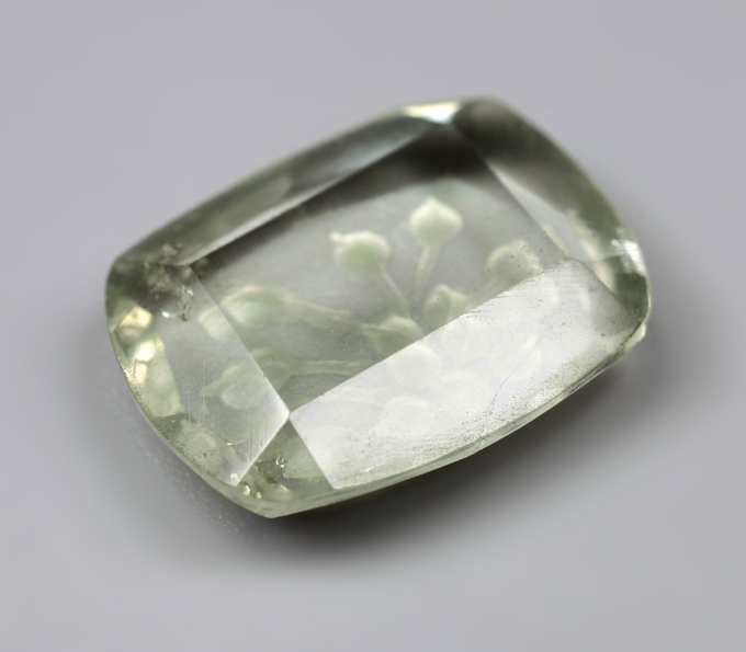 Резной зеленый аметист 9,04 карата