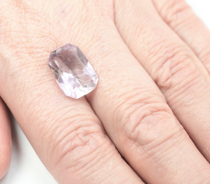 Аметрин авторской огранки 6,79 карата