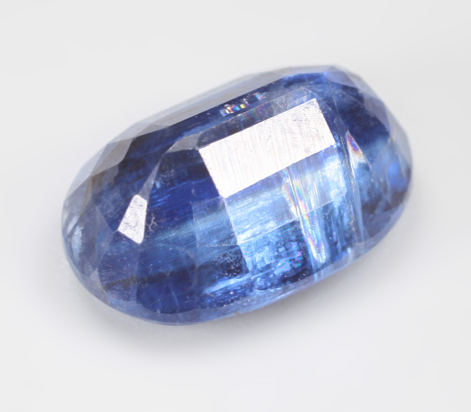 Крупный васильковый кианит 6,03 карата