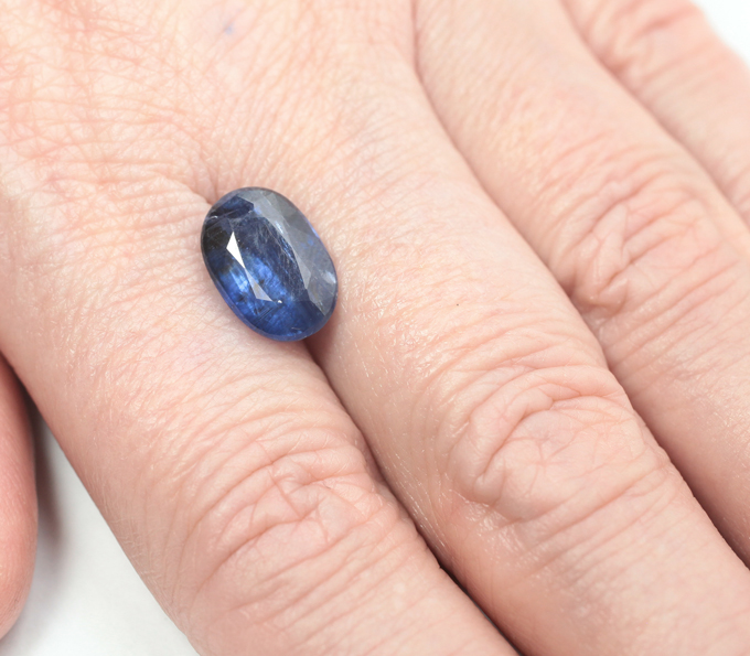 Крупный васильковый кианит 6,03 карата