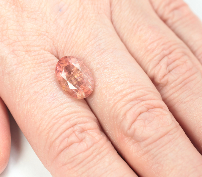 Полихромный турмалин 5,17 карата