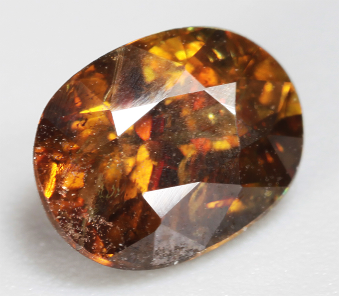 Насыщенно-желтый cфен 0,99 карата