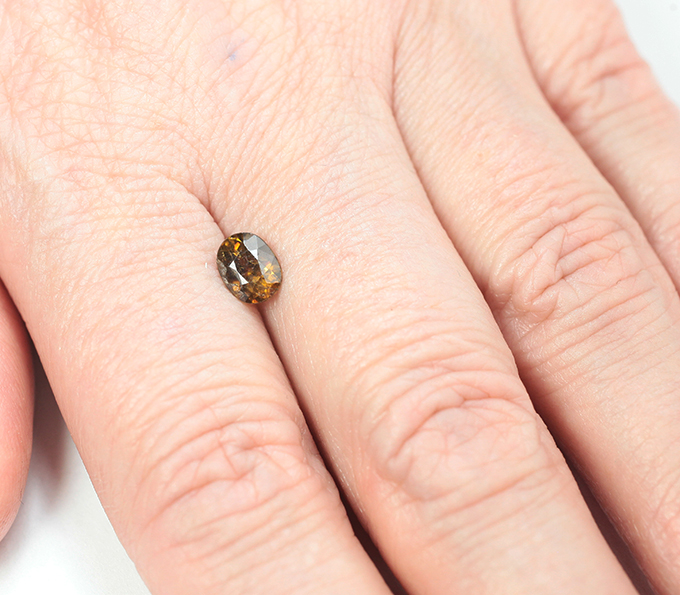 Насыщенно-желтый cфен 0,99 карата