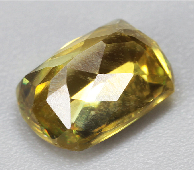 Зеленовато-желтый сфен 1,09 карата