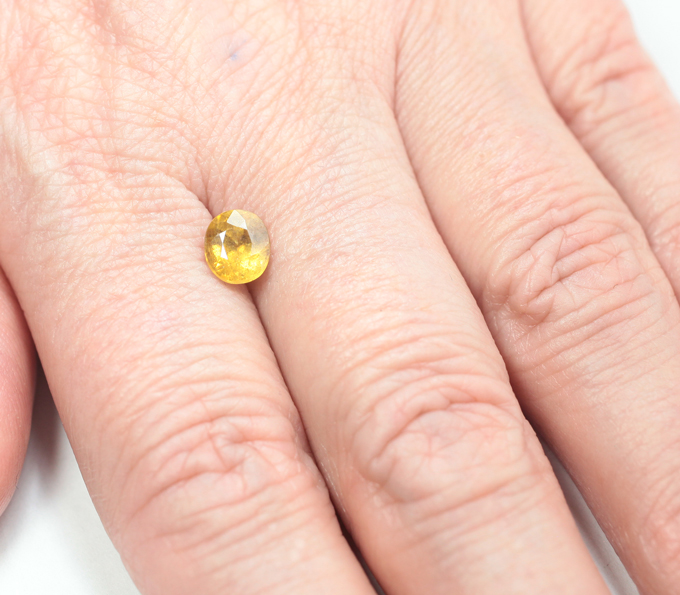 Золотисто-желтый сфен 1,27 карата