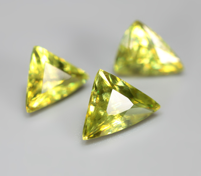 Набор из 3 желто-зеленых сфенов редкой огранки 3,28 карата