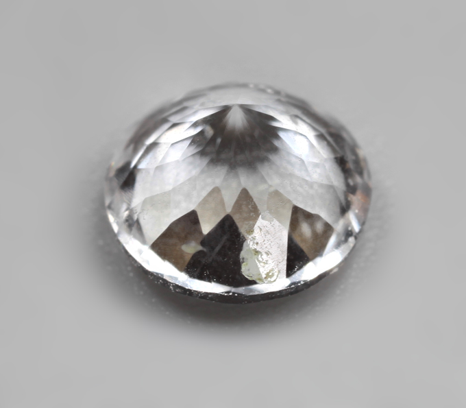 Редкий поллуцит 1,04 карата