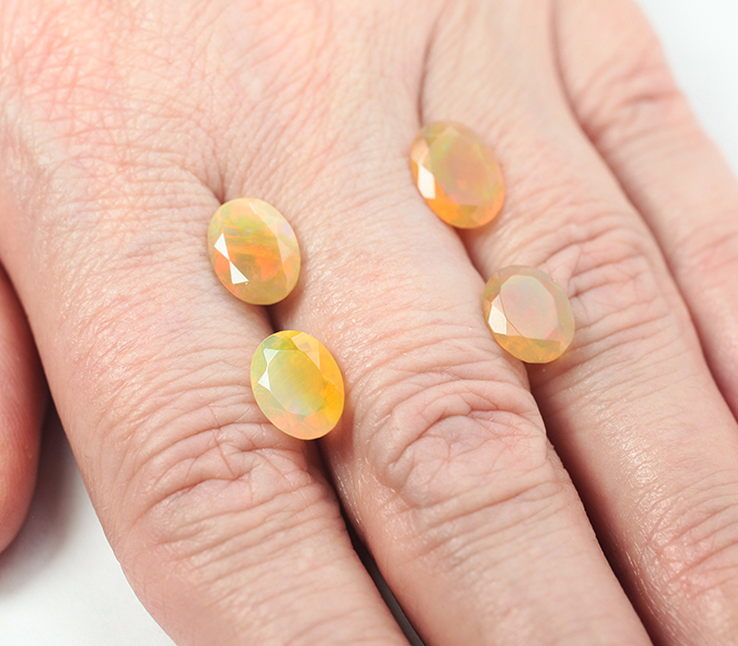 Набор из 4 эфиопских опалов 4,54 карата