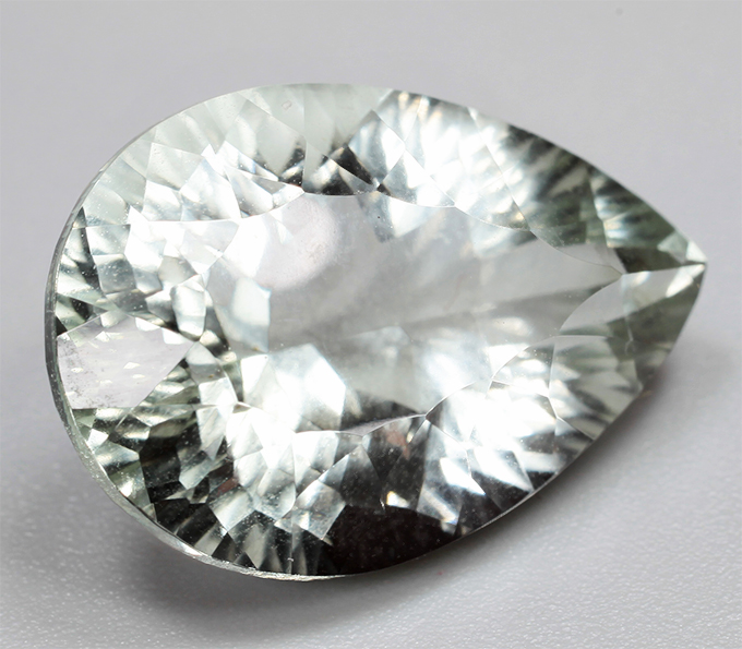 Чистейший зеленый аметист 10,34 карата