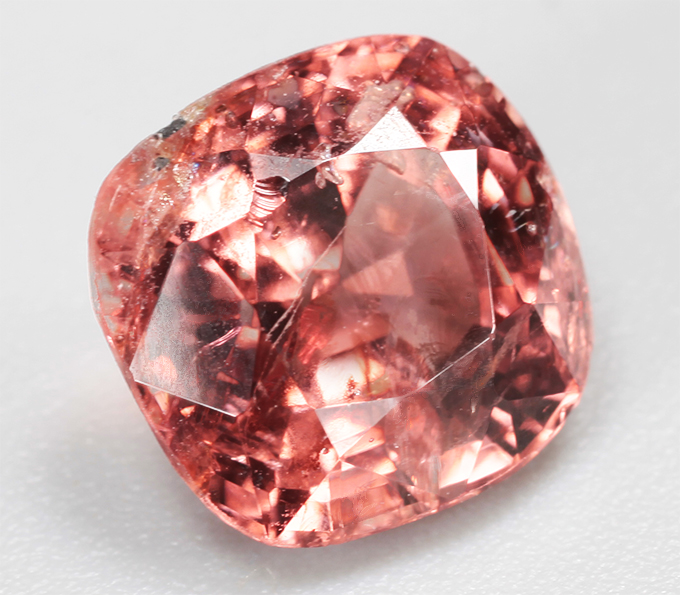 Яркая оранжевая шпинель 2,35 карата