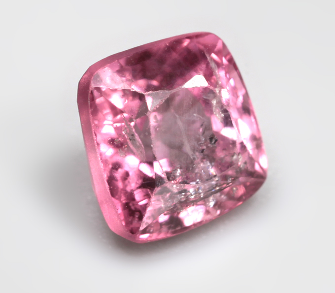 Розовая шпинель 1,29 карата