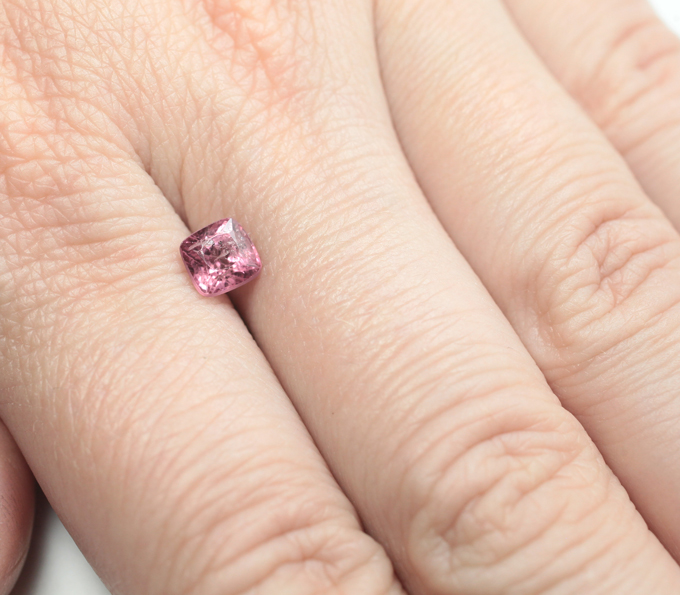 Розовая шпинель 1,29 карата
