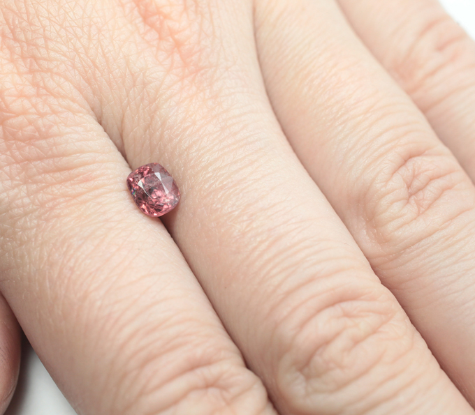 Оранжевая шпинель 1,34 карата