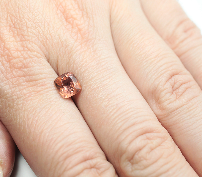 Ярко-оранжевая шпинель 1,82 карата