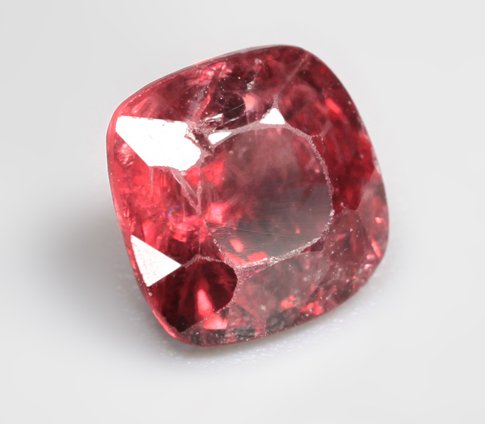 Оранжево-красная шпинель 1,48 карата