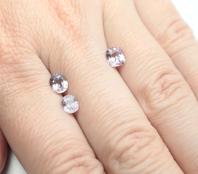 Набор из 3 пастельно-лавандовых шпинелей 2,56 карата