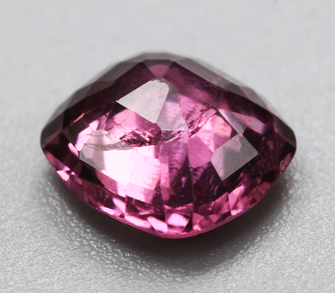 Розовато-пурпурная шпинель 1,15 карата