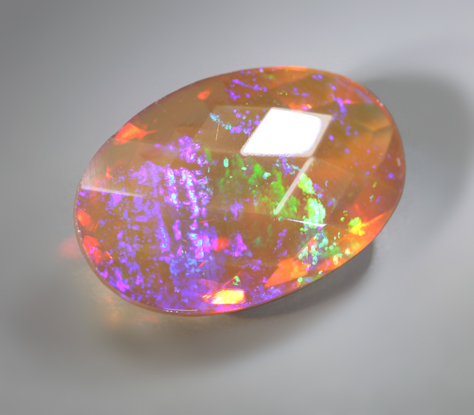 Ограненный "медовый" эфиопский опал 2,77 карата