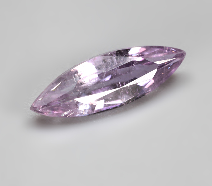 Зултанит эффектной огранки 1,24 карата