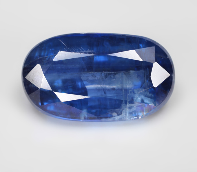 Крупный васильковый кианит 8,21 карата