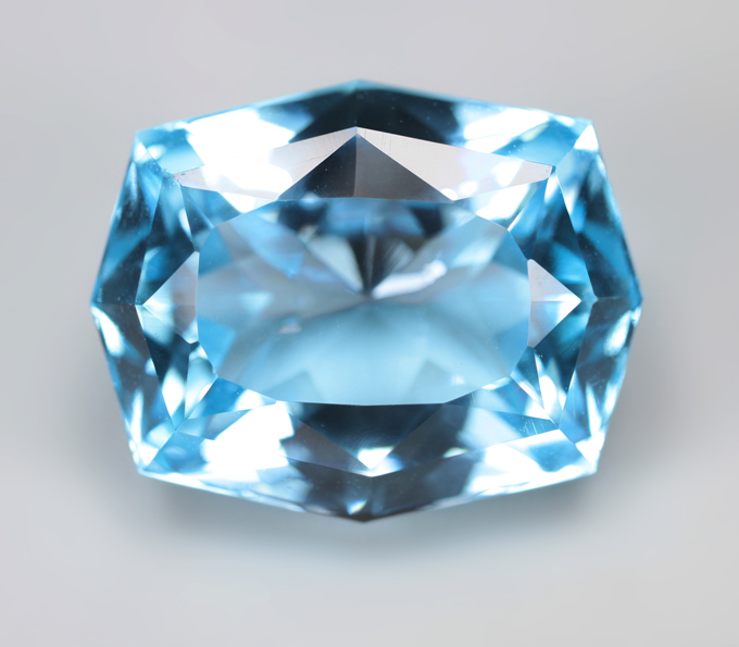 London топаз авторской огранки 19,38 карата