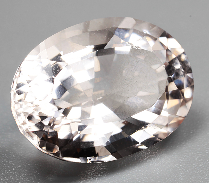 Крупный морганит высокой чистоты 7,81 карата