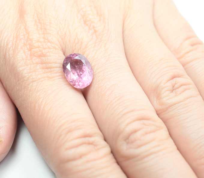 Неоново-розовый турмалин 5,15 карата