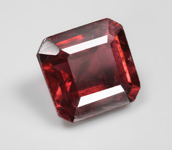 Рубеллит турмалин 3,76 карата