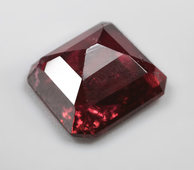 Рубеллит турмалин 3,76 карата