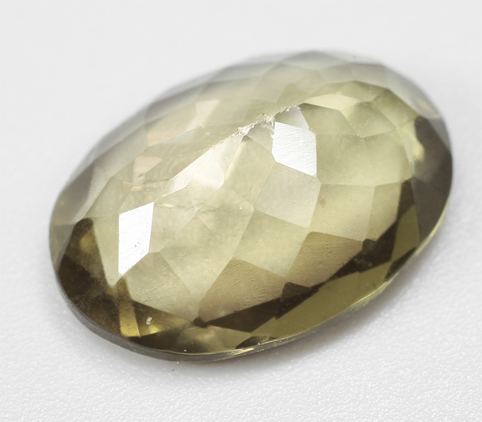 Зеленовато-желтый турмалин 4,34 карата