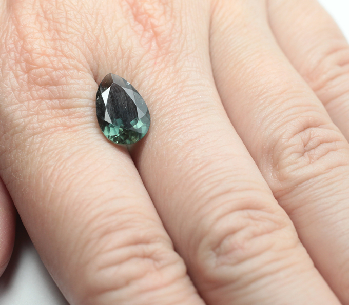 Голубовато-зеленый турмалин 3,24 карата