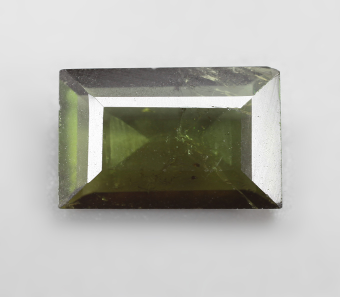 Зеленовато-желтый турмалин 2,04 карата