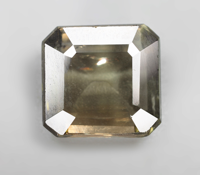 Зеленовато-желтый турмалин 4,52 карата