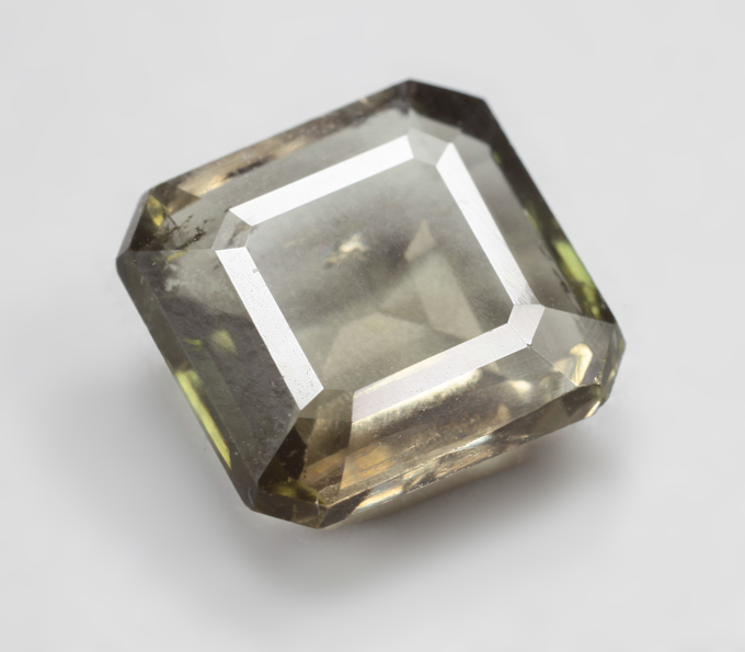 Зеленовато-желтый турмалин 4,52 карата