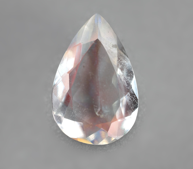 Ограненный лунный камень высокой чистоты 1,42 карата