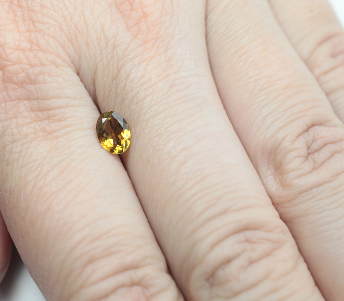 Желтый турмалин высокой чистоты 0,73 карата