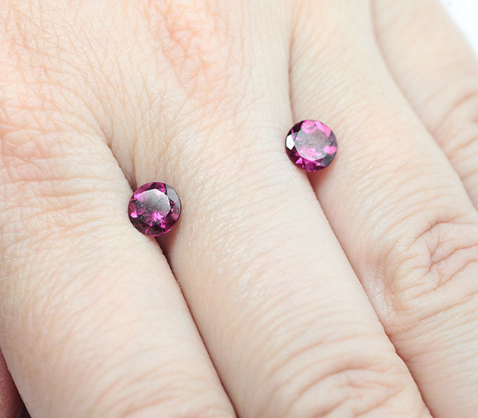 Пара родолитов гранатов высокой чистоты 1,86 карата