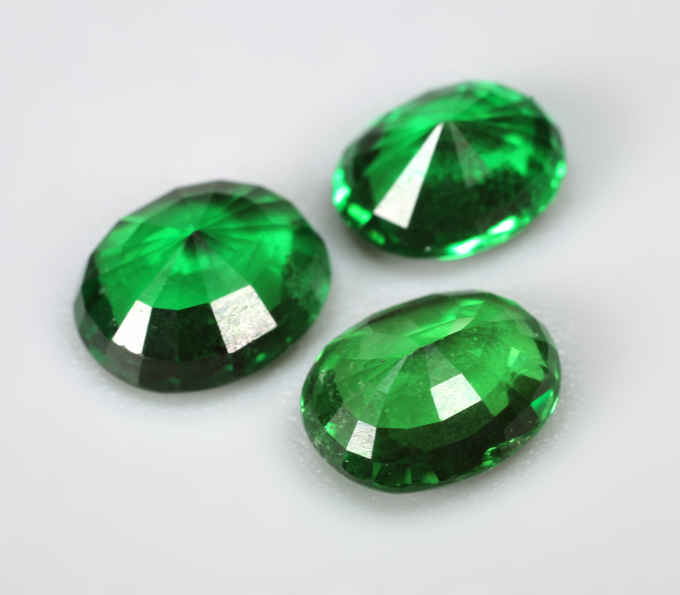 Набор из 3 «неоновых» цаворитов 2,99 карата