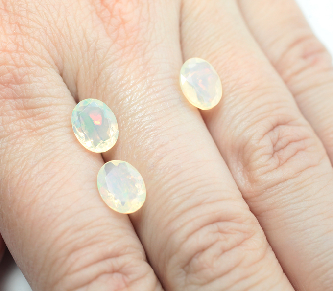 Набор из 3 ограненных эфиопских опалов 3,55 карата