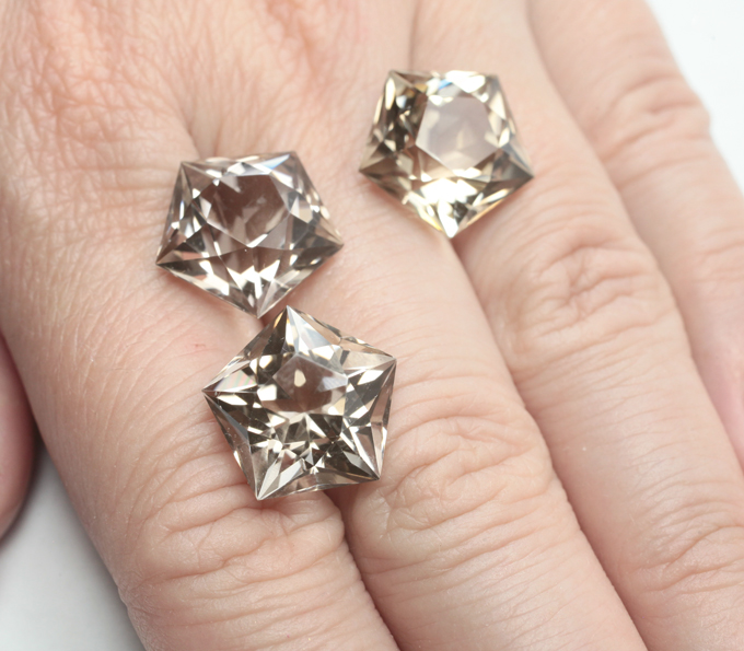 Набор чистейшего дымчатого кварца португальской огранки 33,5 карата