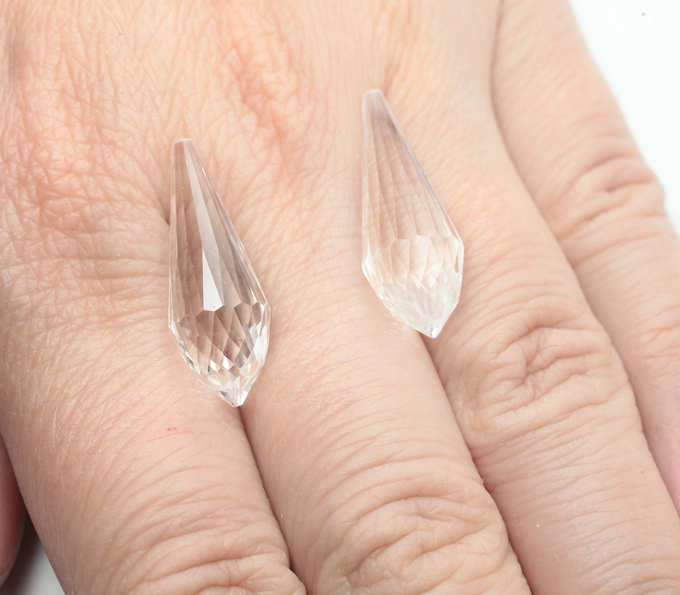 Пара бриолетов чистейшего бесцветного кварца португальской огранки 19,6 карата