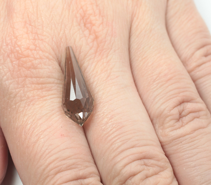 Бриолет чистейшего дымчатого кварца португальской огранки 7,9 карата