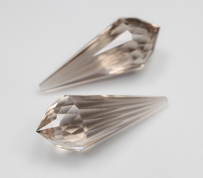 Пара бриолетов чистейшего дымчатого кварца португальской огранки 17,9 карата