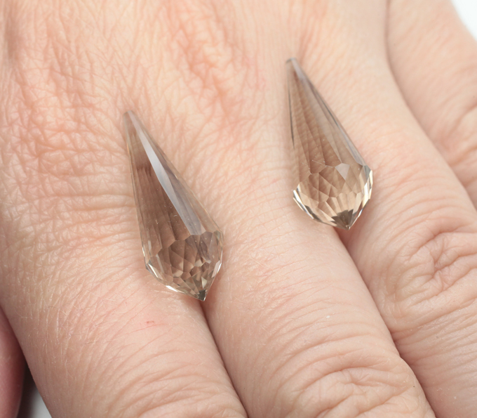 Пара бриолетов чистейшего дымчатого кварца португальской огранки 17,9 карата