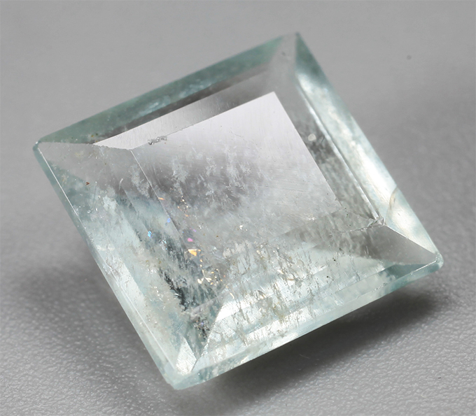 Голубовато-зеленый берилл редкой огранки 2,72 карата