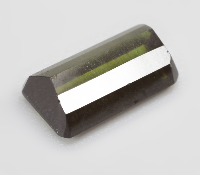 Желтовато-зеленый турмалин 1,2 карата