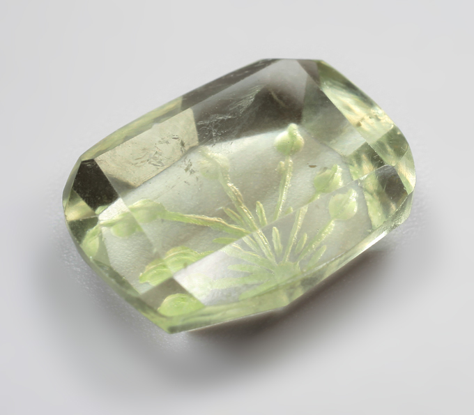 Резной зеленый аметист 10,58 карата