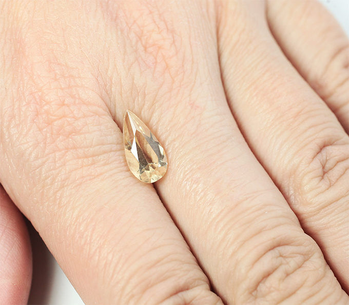 Орегонский солнечный камень 2,42 карата! Эффект Шиллера